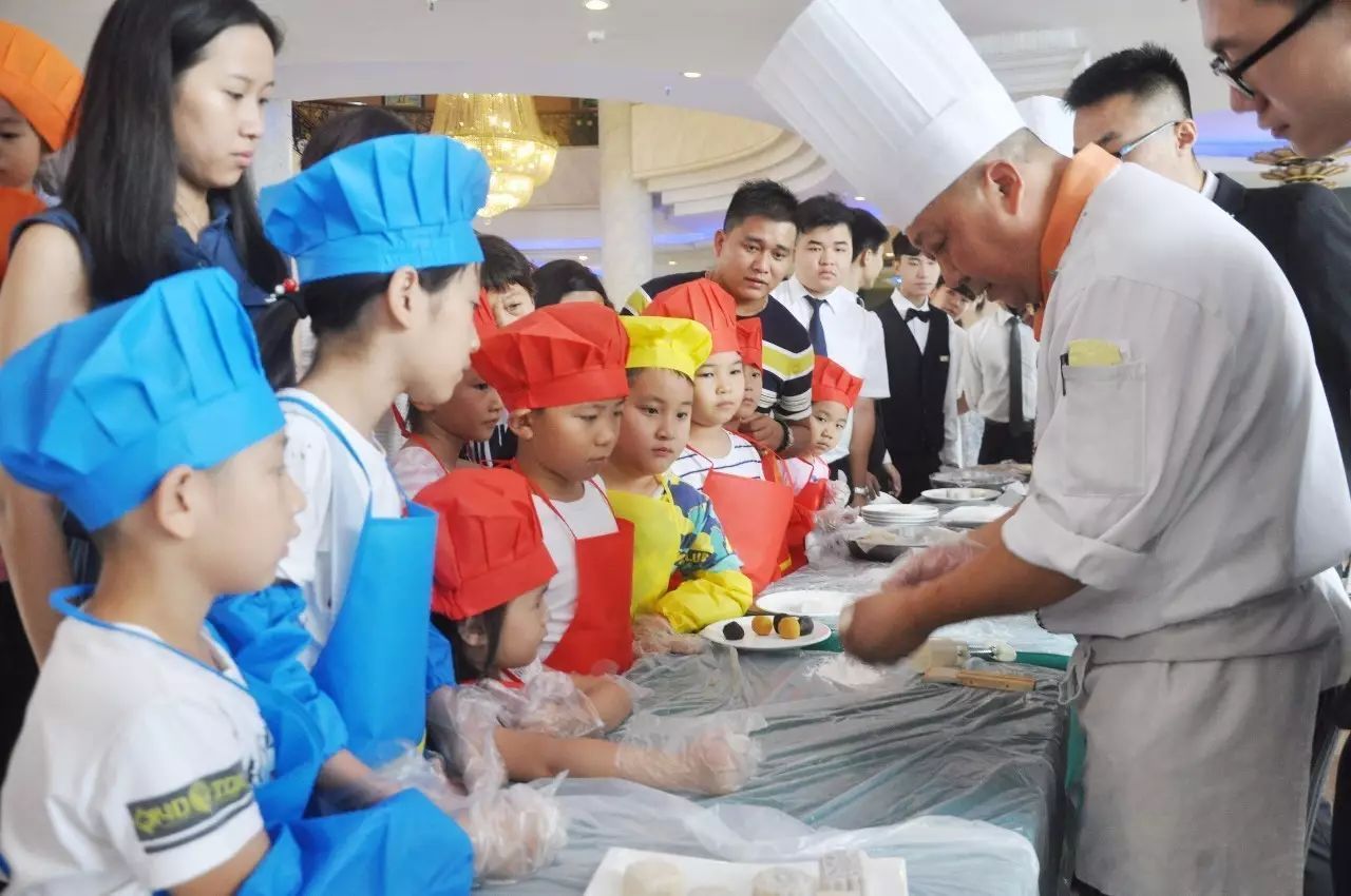 甜蜜時(shí)光 冰皮月餅親子DIY，小小廚藝家的成長(zhǎng)印記